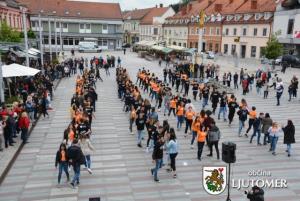 Maturantje na Glavnem trgu v Ljutomeru odplesali četvorko 2